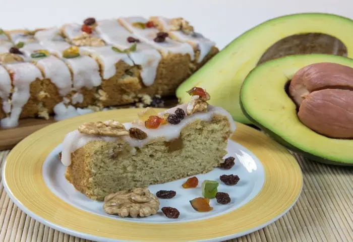 Bolo inglês com Abacate, castanhas e frutas cristalizadas
