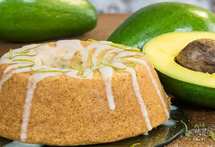 Bolo de Abacate com Limão
