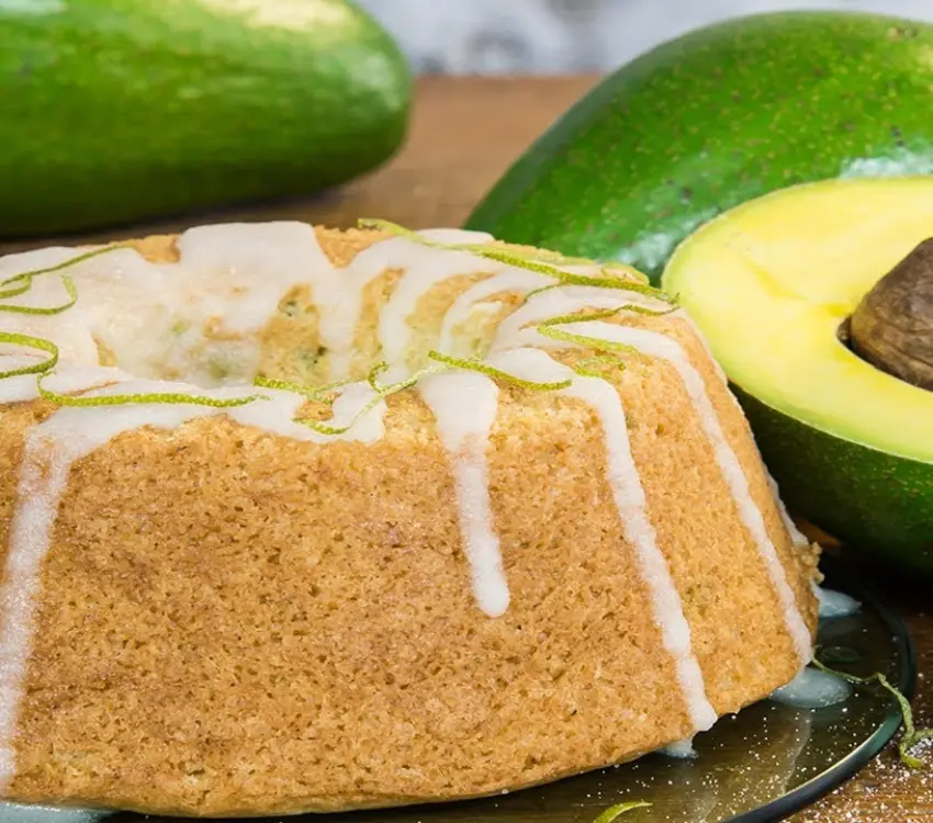 Bolo de Abacate com Limão