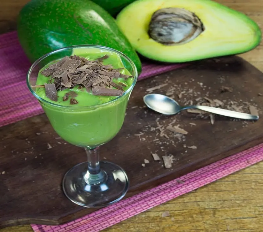Mousse de Abacate com raspas de Chocolate