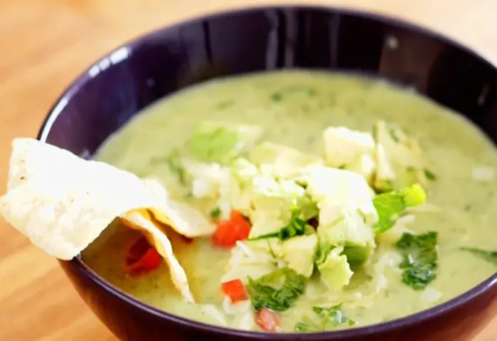 Sopa de Abacate com frango