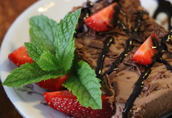 Torta Mousse de Cacau e Abacate