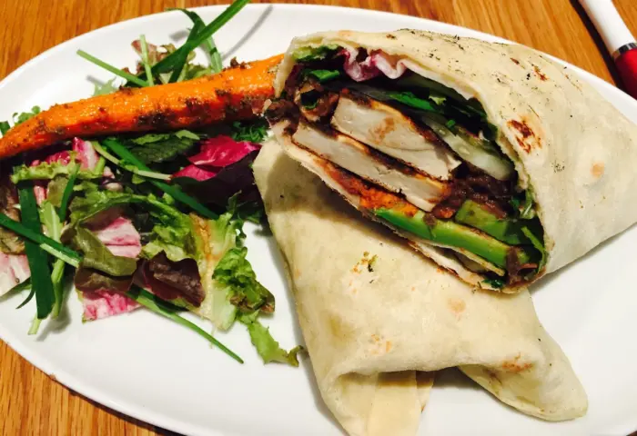 Wrap de Frango com Abacate