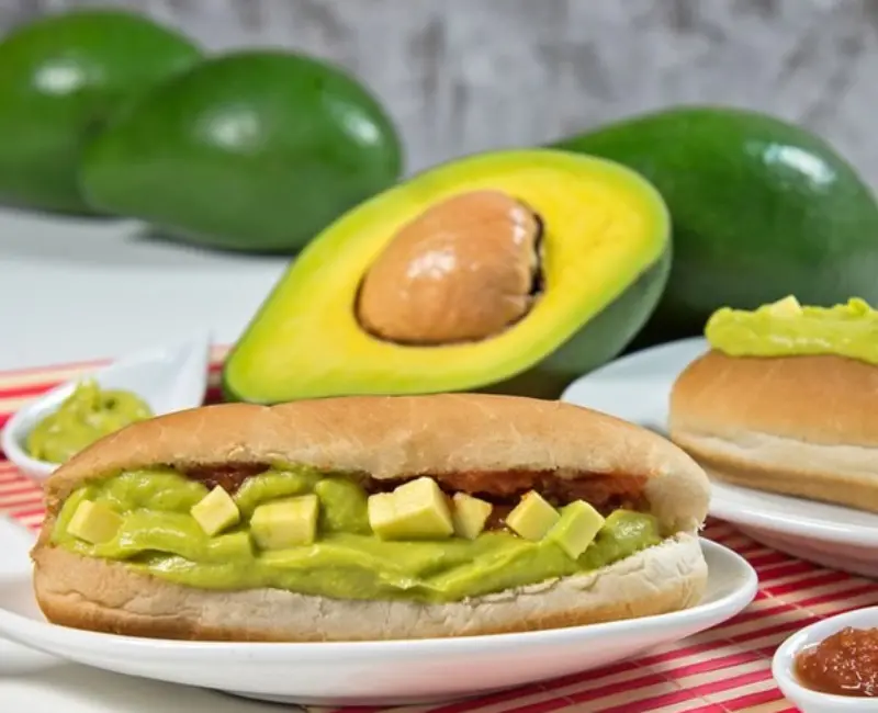Cachorro Quente com Abacate