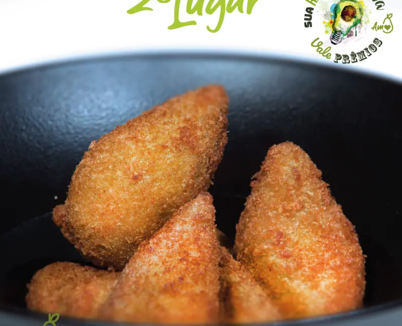 Coxinha de pernil com massa de abacate
